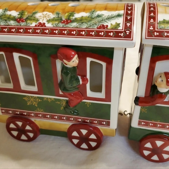 Villeroy & Boch Christmas Train North Pole Express 2 Piece Train Tea Light - Picture 3 of 9
